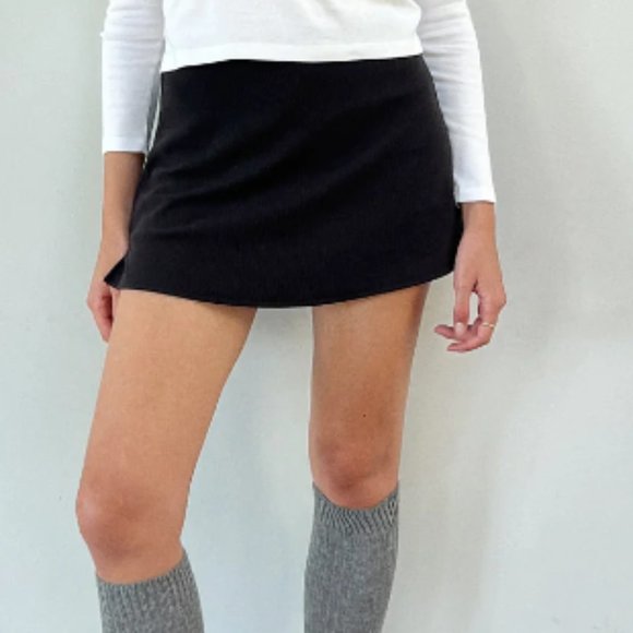 Darcy Skort LISA SAYS GAH - Black - Picture 5 of 7